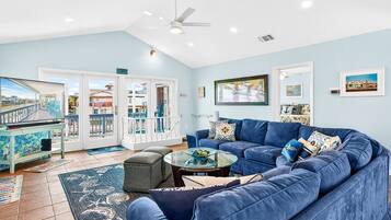 House, 4 Bedrooms | Living area | Smart TV, streaming services