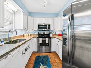 House, 4 Bedrooms | Private kitchen | Fridge, oven, coffee/tea maker, toaster