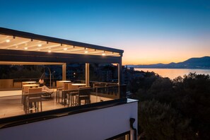 Outdoor dining - Beach Villa Valentina Apartment XI (Okrug Gornji)