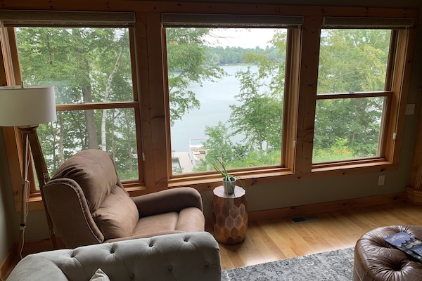 Smart TV, chimenea, videojuegos y reproductor de DVD