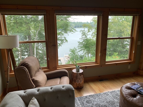 Smart TV, chimenea, videojuegos y reproductor de DVD 