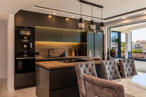 Fridge, microwave, stovetop, dishwasher - Beach Villa Valentina Penthouse (Okrug Gornji)