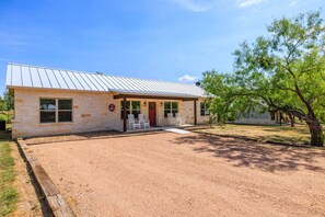 Exterior - Lone Star Cabin No. 8 (Fredericksburg)