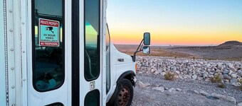 Partially Converted Glamping Bus-6 Min. To Red Rock