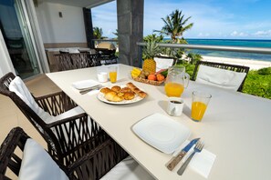 Luxury Apartment | Balcony - Stunning Ocean Front By Condo Boutique (Playa del Carmen)