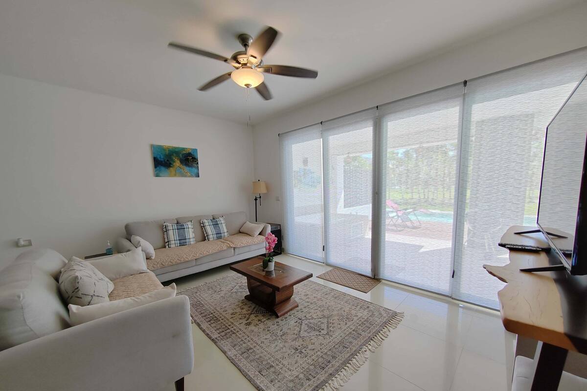 Deluxe Apartment | Laptop workspace, free WiFi, individually decorated