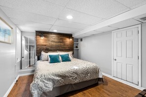 1 bedroom, desk, iron/ironing board, free WiFi - Your Cozy place away from home (Grand Rapids)