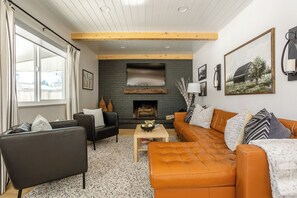 Living area - Newly remodeled modern farmhouse near the Rocky Mountains! (Littleton)