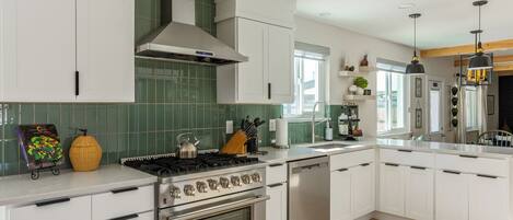 ダイニングテーブル