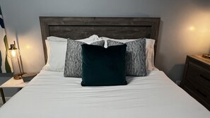 1 bedroom, desk, free WiFi, bed sheets - Cozy Beachside Modern Boutique Hotel Suite with Kitchen - by Oceano Suites (Daytona Beach)