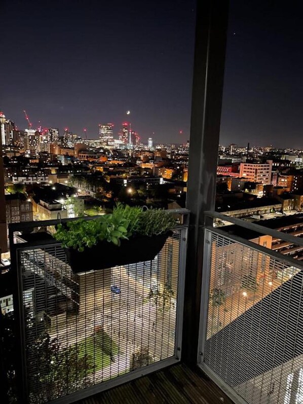 Property grounds - Shadwell station,Whitechapel hospital, 2bedroom LuxuryApartment on the14th floor (London)