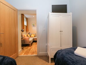 2 bedrooms, individually decorated, individually furnished, free WiFi