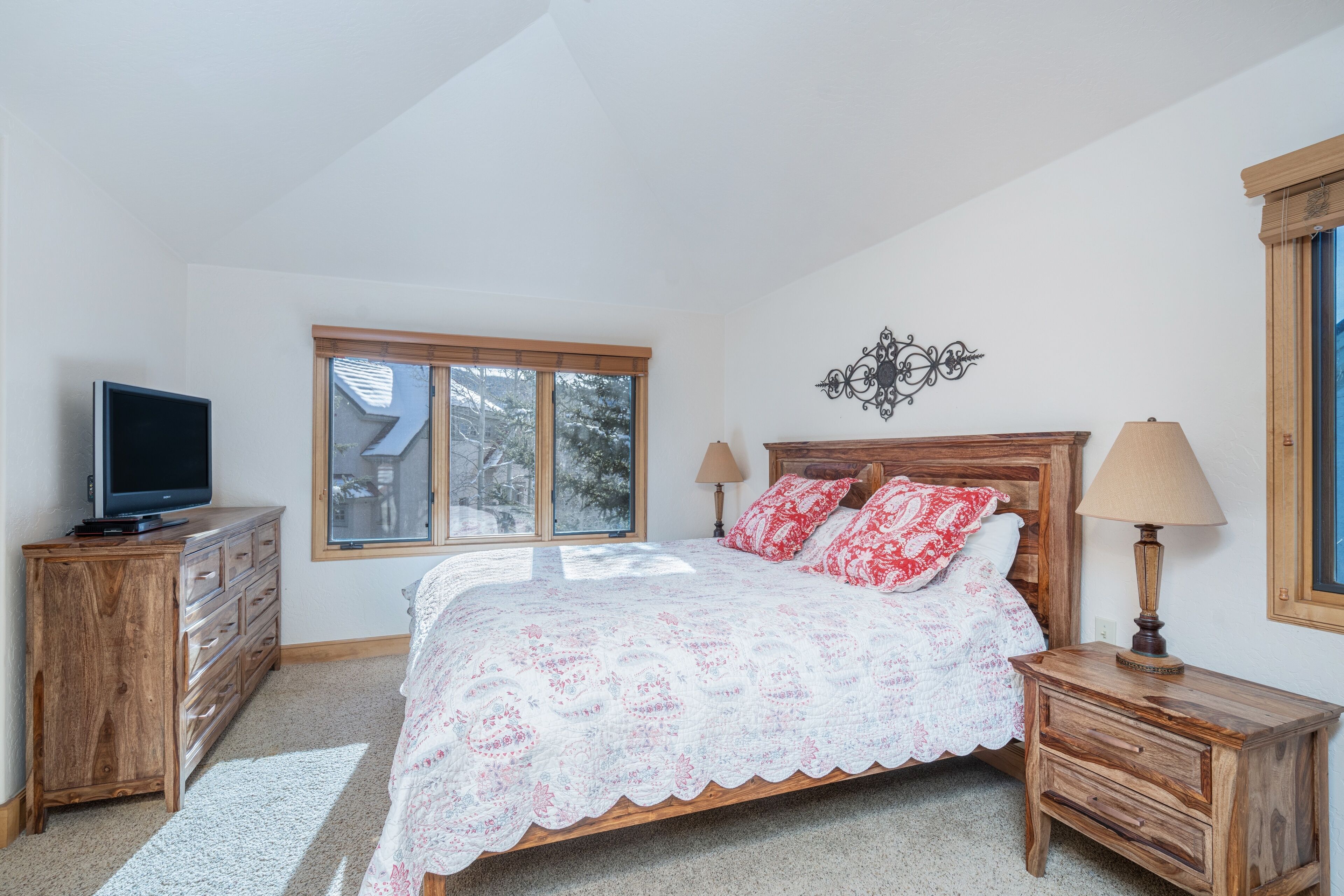 Townhome, 3 Bedrooms | 3 bedrooms, bed sheets