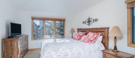 Townhome, 3 Bedrooms | 3 bedrooms, bed sheets