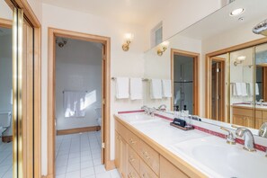 Townhome, 3 Bedrooms | Bathroom | Towels - Aspen Ridge 31 3 Bedroom Townhouse by Alpine Lodging Telluride (Telluride)