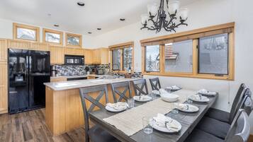 Townhome, 3 Bedrooms | Dining