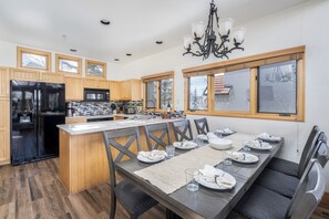 Townhome, 3 Bedrooms | Dining - Aspen Ridge 31 3 Bedroom Townhouse by Alpine Lodging Telluride (Telluride)