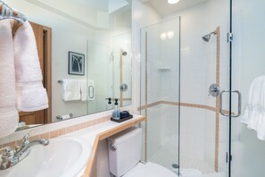 Stadtwohnung, 3 Schlafzimmer | Badezimmer | Handtücher