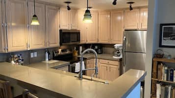 Kondominium, 2 kamar tidur | Dapur pribadi | Lemari es, oven, mesin pembuat kopi/teh, dan pemanggang roti