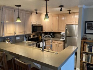 公寓式客房, 2 间卧室 | 私人厨房 | 冰箱、烤箱、茶具/咖啡用具、烤面包机