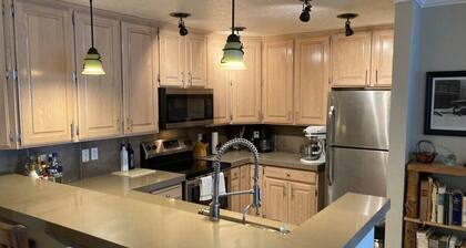 Wintergreen 3101 2 Bedroom Full Kitchen Condo Condo by Redawning
