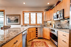 Townhome, 3 Bedrooms | Private kitchen - Aspen Ridge 27 3 Bedroom Townhouse by Alpine Lodging Telluride (Telluride)