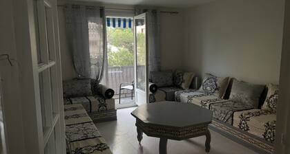 Nice T3 air-conditioned apartment near beach bus