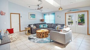 Living area - Ocean view Home 5 bdrm- 4 upstairs- 1 suite downstairs (Fort Pierce)