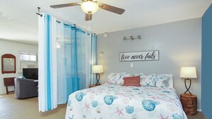 Room - Ocean view Home 5 bdrm- 4 upstairs- 1 suite downstairs (Fort Pierce)