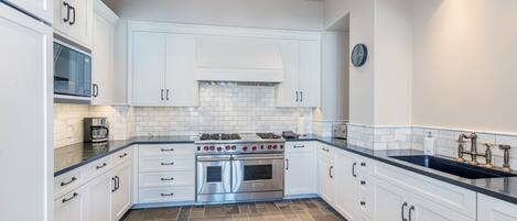 Condo, 4 habitaciones | Cocina privada | Refrigerador, horno, cafetera y tetera y tostadora