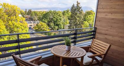 Bozeman Summer Getaway: Climate-Controlled Garage + Mountain Views!