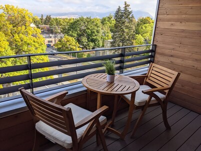 Bozeman Summer Getaway: Climate-Controlled Garage + Mountain Views!