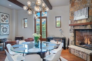 Dining - Villas At Cortina 1 4 Bedroom Condo by Alpine Lodging Telluride (Telluride)