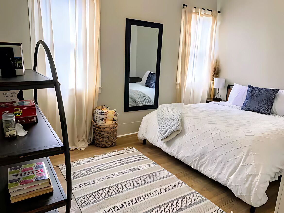 1 室のベッドルーム、低反発ベッド、WiFi (無料)、ベッドシーツ