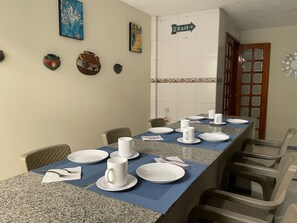Daily continental breakfast (COP 10000 per person)