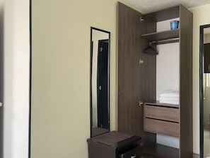 Bachué Double | 办公桌、笔记本电脑工作区、免费 WiFi、床单