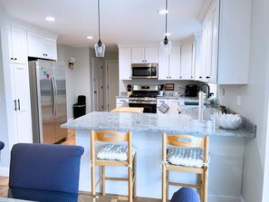 Fridge, microwave, oven, dishwasher - Whispering Pines Pet-Friendly *NH Location* (Kingston)