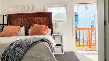 1 bedroom, desk, soundproofing, WiFi