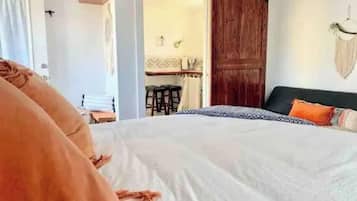 1 bedroom, desk, soundproofing, WiFi