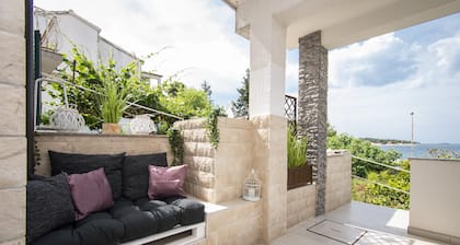 Apartments Alisa - Two Bedroom Apartment with Terrace and Sea View (novi)