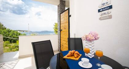 Apartments Alisa - Two Bedroom Apartment with Terrace and Sea View (novi)