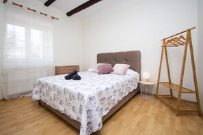 2 bedrooms, iron/ironing board, Internet, bed sheets - Apartments Alisa - Two Bedroom Apartment with Terrace and Sea View (novi) (Brodarica)