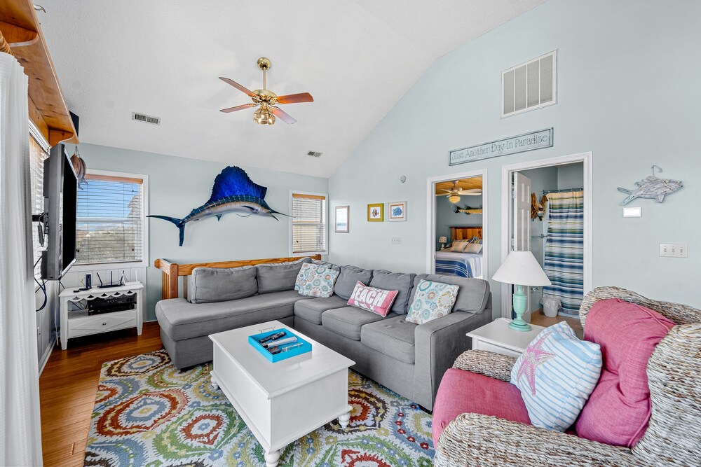 Refreshing dogfriendly home with gas grill, balcony, DVD player