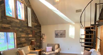 Private Cabin w Pool & Hot Tub on 14 Acres - 1 HR From Houston