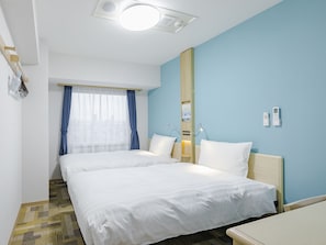 Individually decorated, desk, free WiFi, bed sheets - Toyoko Inn Osaka Bentencho (Osaka)