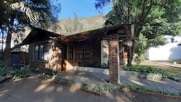 Family Bungalow | 2 bedrooms, premium bedding, free WiFi, bed sheets