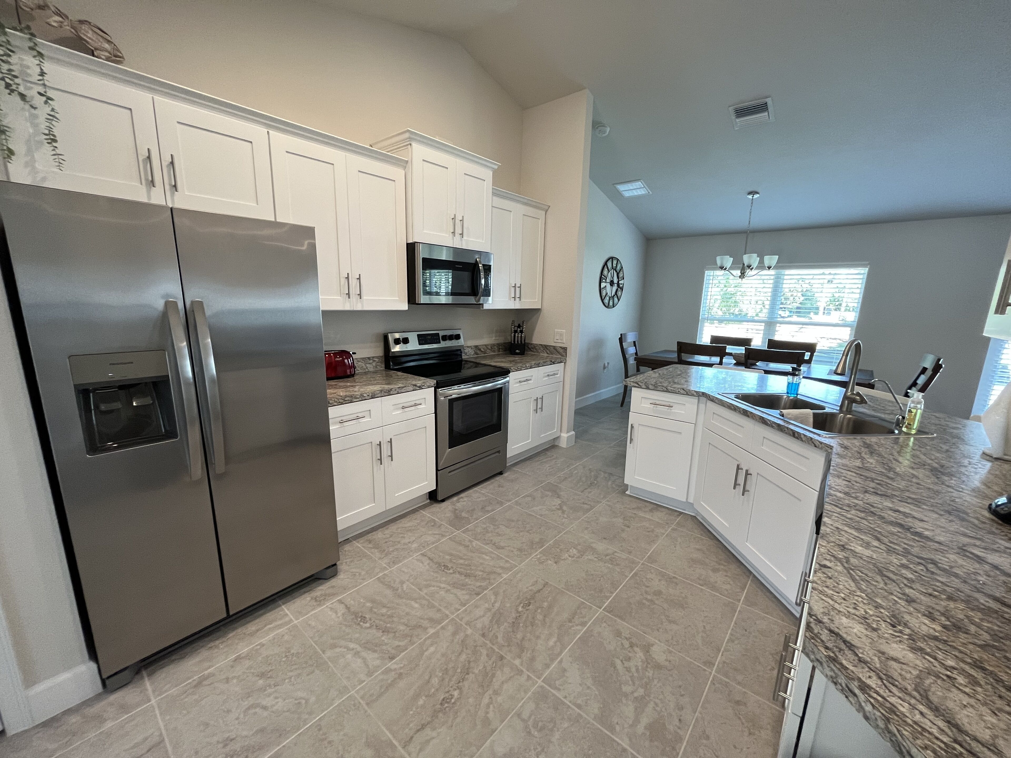 Cute House- quiet in the woods. 1800sqft. 4 bedroom ranch