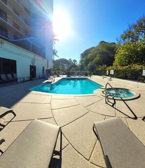 Outdoor pool - Hawaiian Princess at Makaha Beach (Waianae)