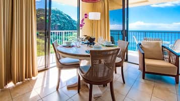 Comfort-suite - 1 queensize-seng med sovesofa - balkon - havudsigt | Strand-/havudsigt