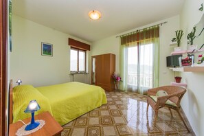 1 bedroom, WiFi - GREEN Room, Villa INCORONATA (agerola)